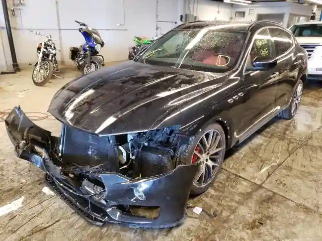 ZN661YUS8HX217542 2017 MASERATI LEVANTE S SPORT-1