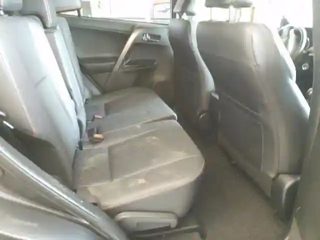 JTMJFREV3JJ259993 2018 TOYOTA RAV4 SE-5