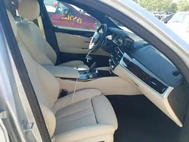 WBAJA5C53KWW40805 2019 BMW 530 I-4