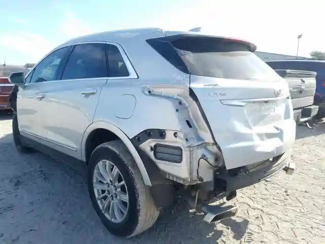1GYKNARS1HZ275267 2017 CADILLAC XT5-2