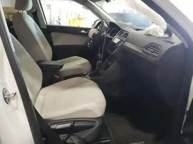 3VV2B7AX2KM024809 2019 VOLKSWAGEN TIGUAN SE-4