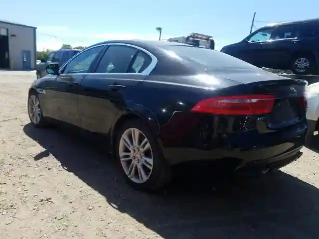 SAJAR4FX5KCP52396 2019 JAGUAR XE-2