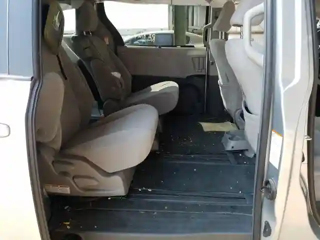 5TDKZ3DC1KS009228 2019 TOYOTA SIENNA LE-5