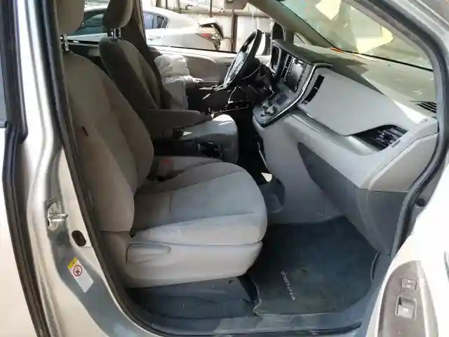5TDKZ3DC1KS009228 2019 TOYOTA SIENNA LE-4