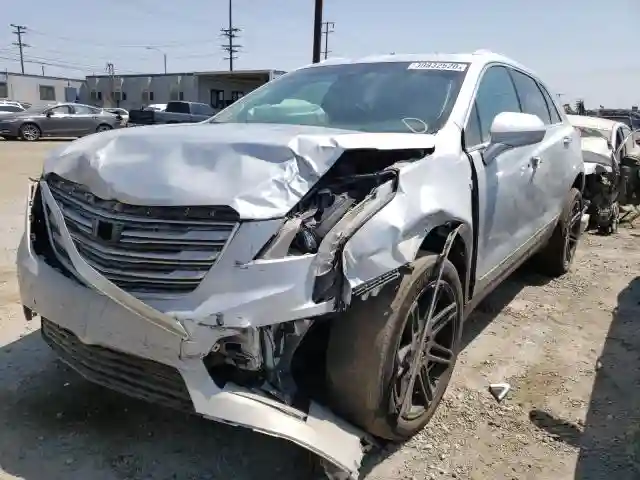 1GYKNBRS9HZ109522 2017 CADILLAC XT5 LUXURY-1