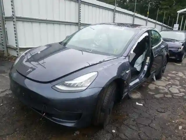 5YJ3E1EB4JF103925 2018 TESLA MODEL 3-1