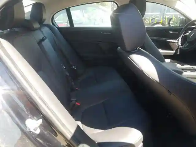 SAJAR4FX5KCP52396 2019 JAGUAR XE-5