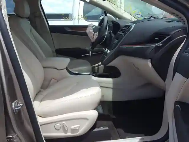 5LMCJ2C98KUL46558 2019 LINCOLN MKC SELECT-4
