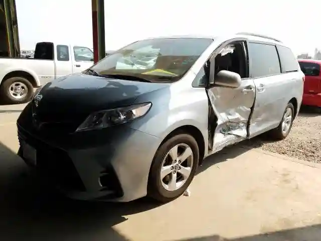5TDKZ3DC1KS009228 2019 TOYOTA SIENNA LE-1