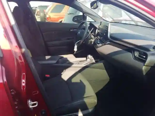 JTNKHMBX6K1042586 2019 TOYOTA C-HR XLE-4