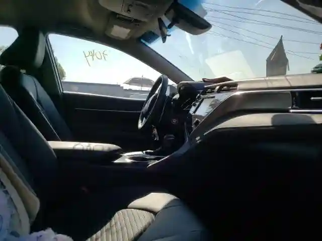 4T1B11HK4JU123923 2018 TOYOTA CAMRY L-4
