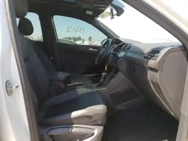 3VV3B7AXXKM143485 2019 VOLKSWAGEN TIGUAN SE-4