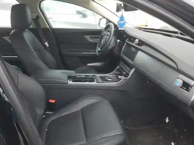 SAJBD4FX0KCY79219 2019 JAGUAR XF PREMIUM-4