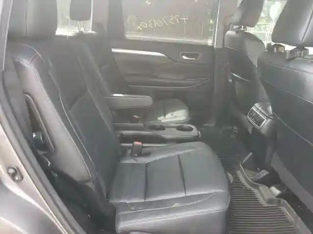 5TDJZRFH8HS444652 2017 TOYOTA HIGHLANDER SE-5