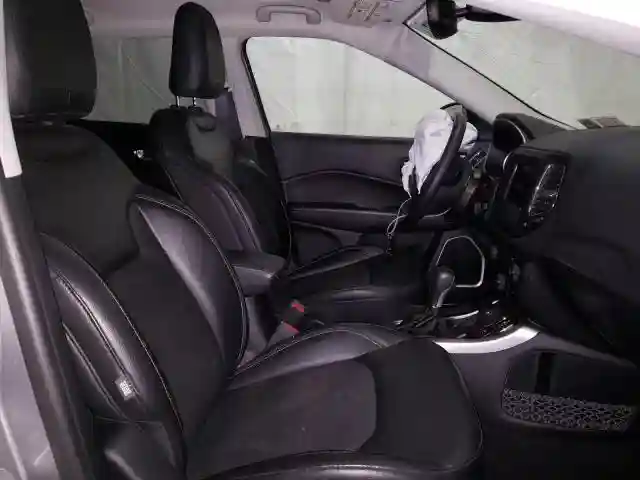 3C4NJDBB1KT593155 2019 JEEP COMPASS LATITUDE-4