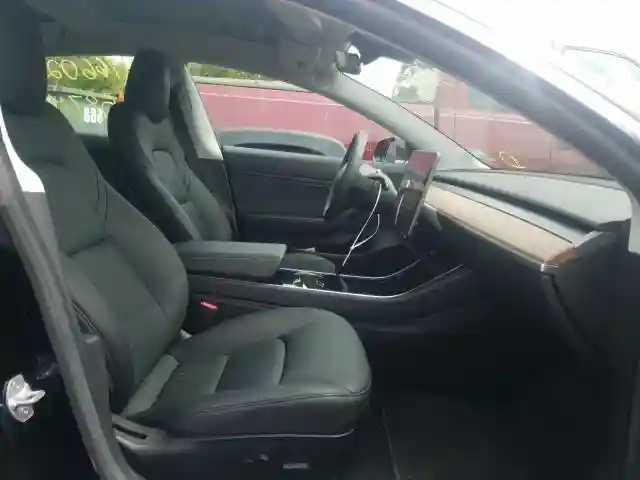 5YJ3E1EB9KF384654 2019 TESLA MODEL 3-4