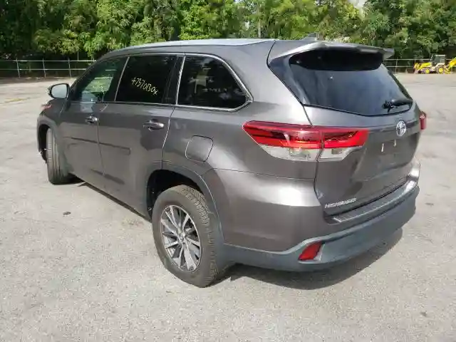 5TDJZRFH8HS444652 2017 TOYOTA HIGHLANDER SE-2