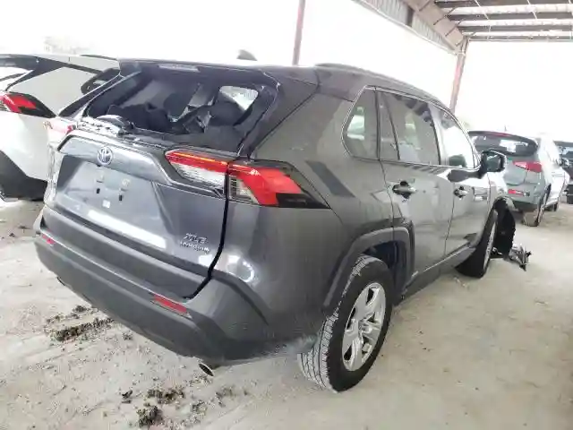 JTMRWRFV5LD063590 2020 TOYOTA RAV4 XLE-3