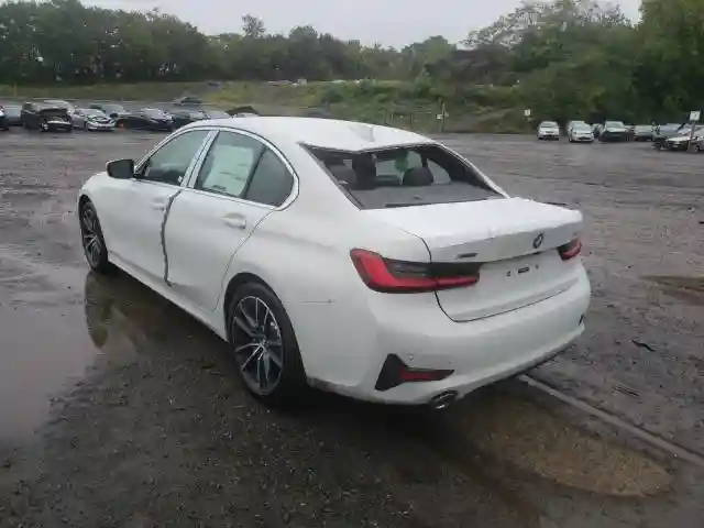 3MW5R7J01L8B38298 2020 BMW 330XI-2
