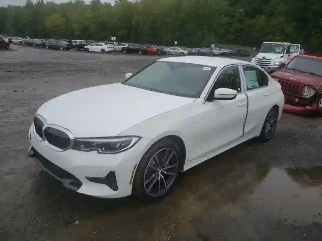 3MW5R7J01L8B38298 2020 BMW 330XI-1