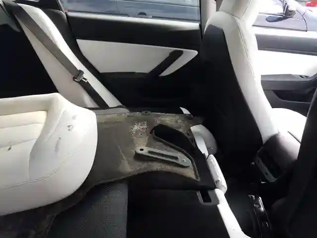 5YJ3E1EB0JF079333 2018 TESLA MODEL 3-5