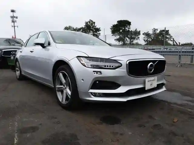LVY982MK2JP015351 2018 VOLVO S90 T5 MOMENTUM-0