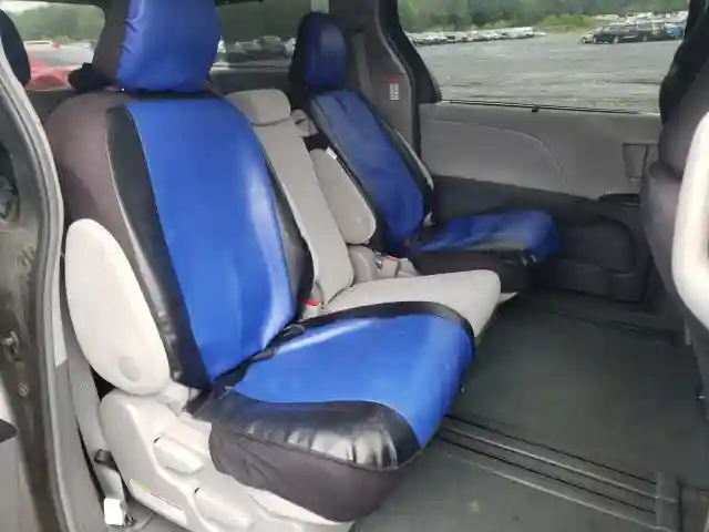 5TDKZ3DC7HS780415 2017 TOYOTA SIENNA LE-5