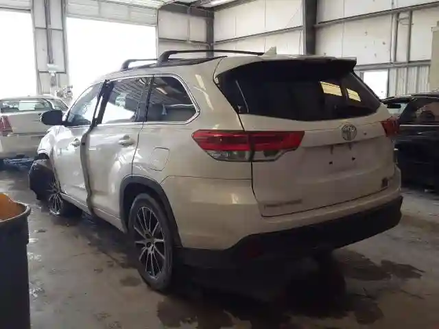 5TDKZRFHXHS520134 2017 TOYOTA HIGHLANDER SE-2