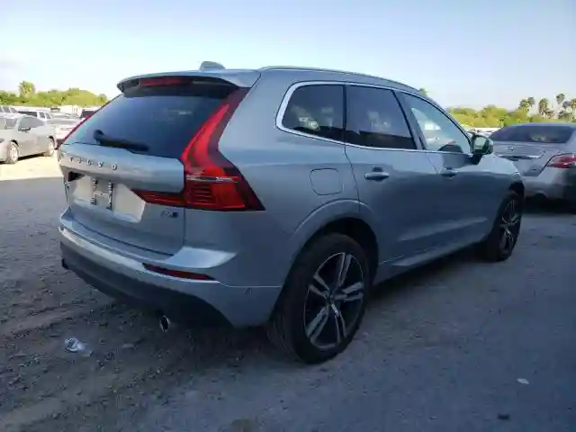 YV4A22RK0J1006145 2018 VOLVO XC60 T6 MOMENTUM-3