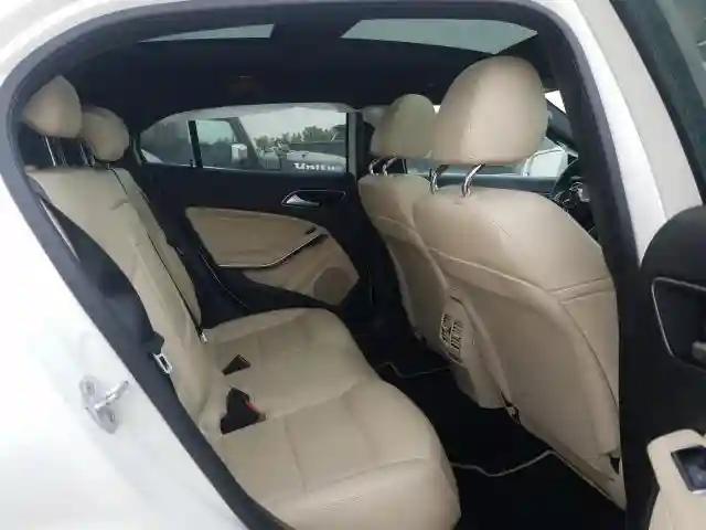 WDCTG4EB5JJ413113 2018 MERCEDES-BENZ GLA 250-5