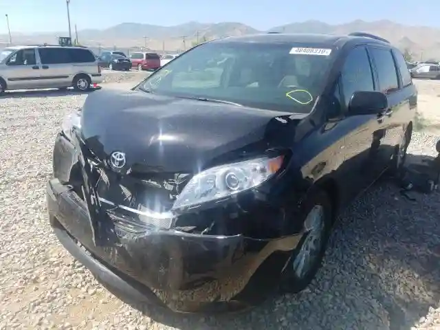 5TDDZ3DC0HS179940 2017 TOYOTA SIENNA XLE-1