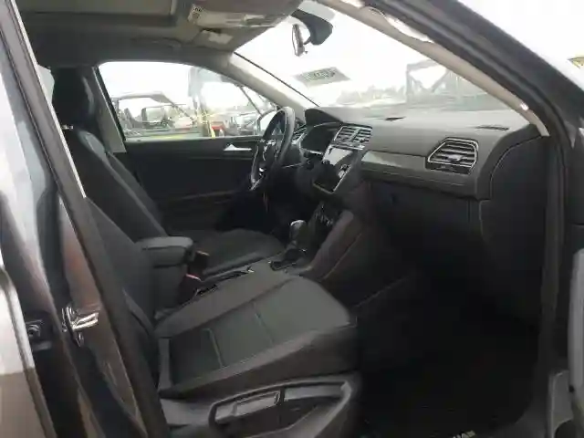 3VV3B7AXXKM082185 2019 VOLKSWAGEN TIGUAN SE-4