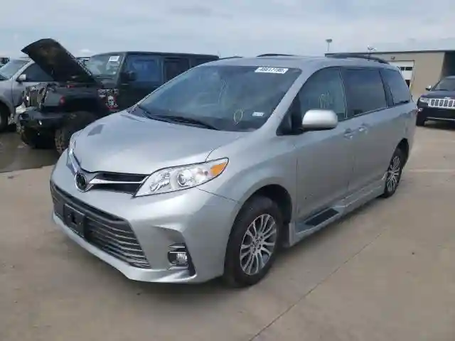 5TDYZ3DC3KS012514 2019 TOYOTA SIENNA XLE-1