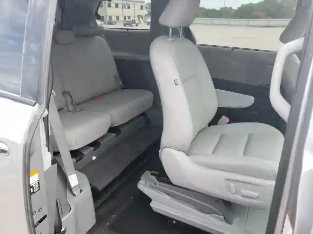 5TDYZ3DC3KS012514 2019 TOYOTA SIENNA XLE-5
