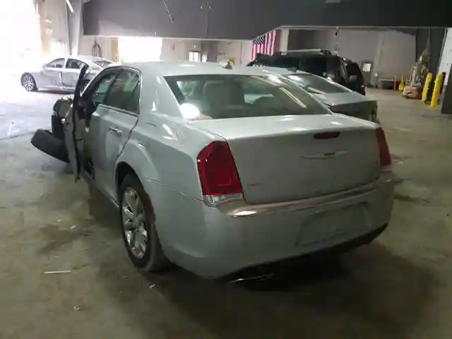 2C3CCAKG6KH660843 2019 CHRYSLER 300 LIMITED-2