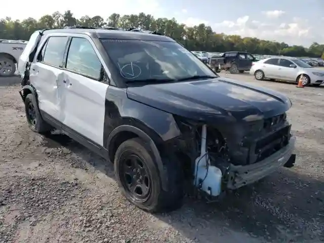 1FM5K8AR0HGB33660 2017 FORD EXPLORER POLICE INTERCEPTOR-0