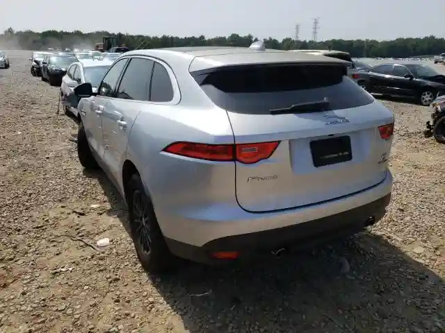 SADCS2FX9KA390122 2019 JAGUAR F-PACE-2