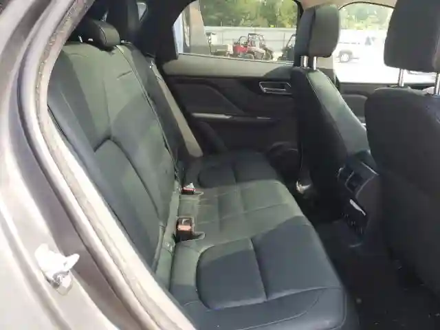 SADCS2FX9KA390122 2019 JAGUAR F-PACE-5