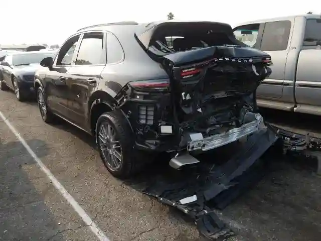 WP1AA2AY9KDA09307 2019 PORSCHE CAYENNE-2