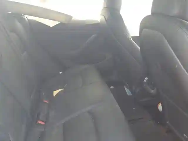 5YJ3E1EB3KF388019 2019 TESLA MODEL 3-5