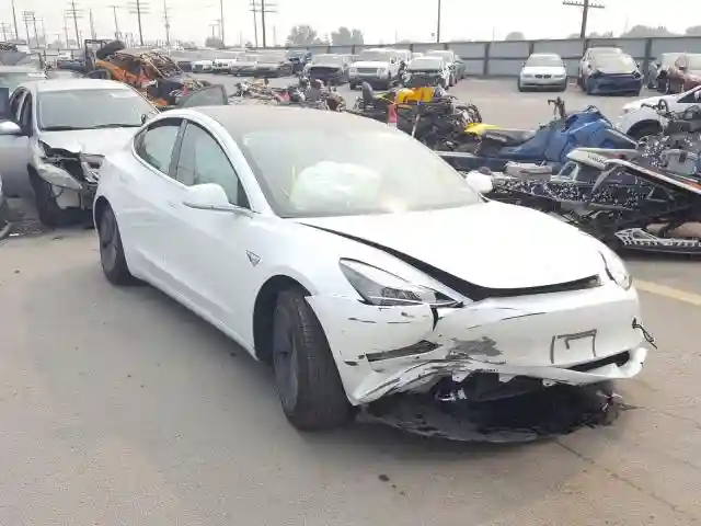 5YJ3E1EB3KF388019 2019 TESLA MODEL 3-0