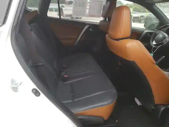 JTMNFREVXJJ154692 2018 TOYOTA RAV4 SE-5