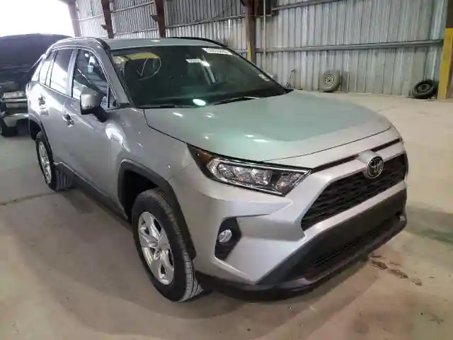 2T3W1RFV8LW093915 2020 TOYOTA RAV4 XLE-0