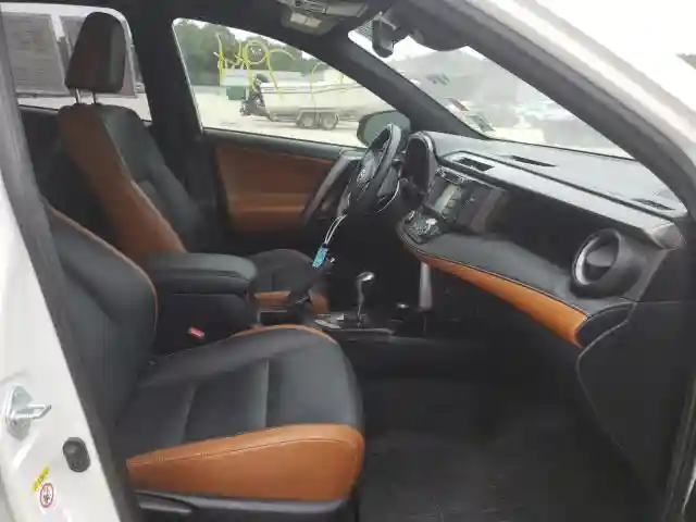 JTMNFREVXJJ154692 2018 TOYOTA RAV4 SE-4