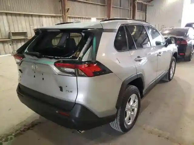 2T3W1RFV8LW093915 2020 TOYOTA RAV4 XLE-3