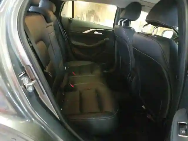 SJKCH5CR8JA006070 2018 INFINITI QX30 PURE-5