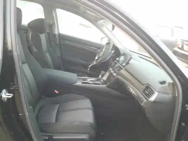 1HGCV1F44KA077841 2019 HONDA ACCORD EX-4