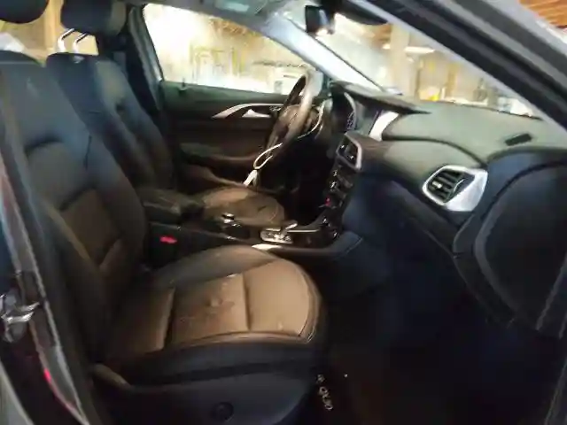 SJKCH5CR8JA006070 2018 INFINITI QX30 PURE-4