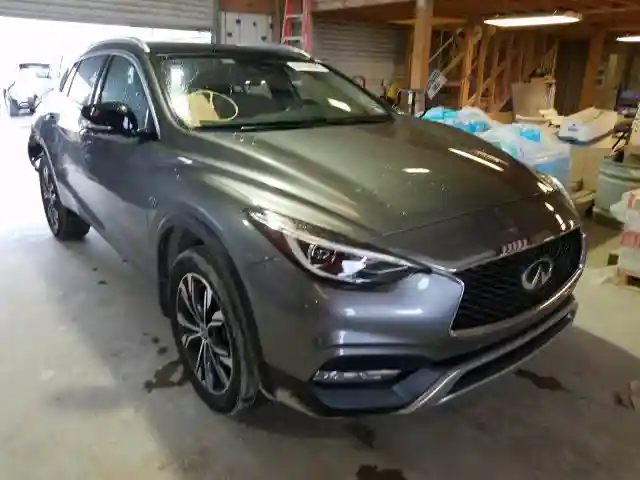 SJKCH5CR8JA006070 2018 INFINITI QX30 PURE-0