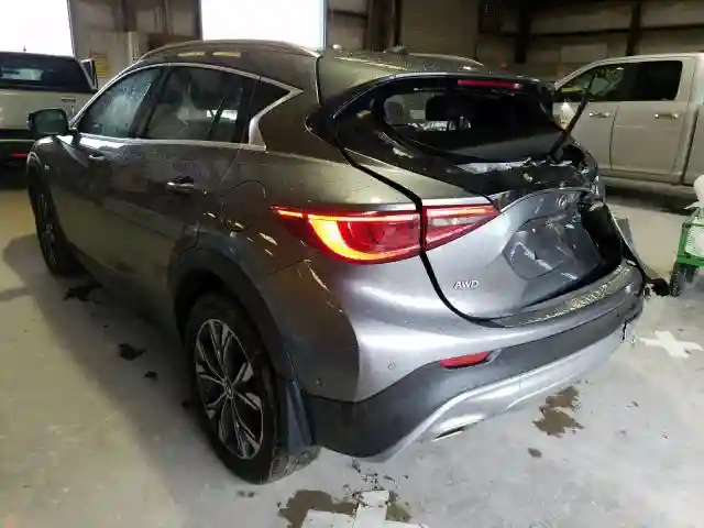 SJKCH5CR8JA006070 2018 INFINITI QX30 PURE-2